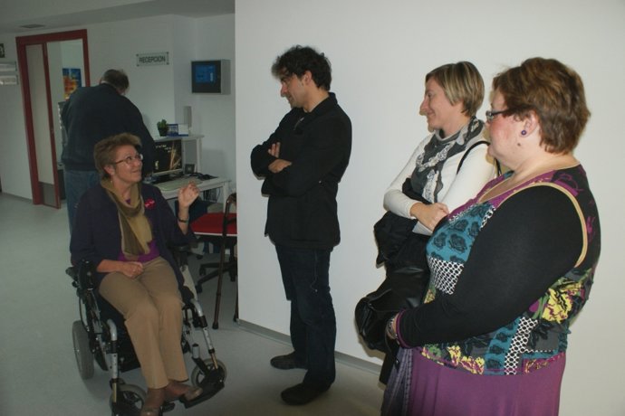 NOTA DE PRENSA Y FOTOS VISITA DE COLOMER A LA ASOCIACIÓN DE ESCLEROSIS MÚLTIPLE 