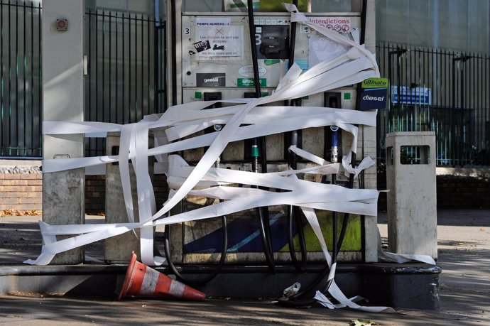 Surtidor de gasolina precintado en Francia