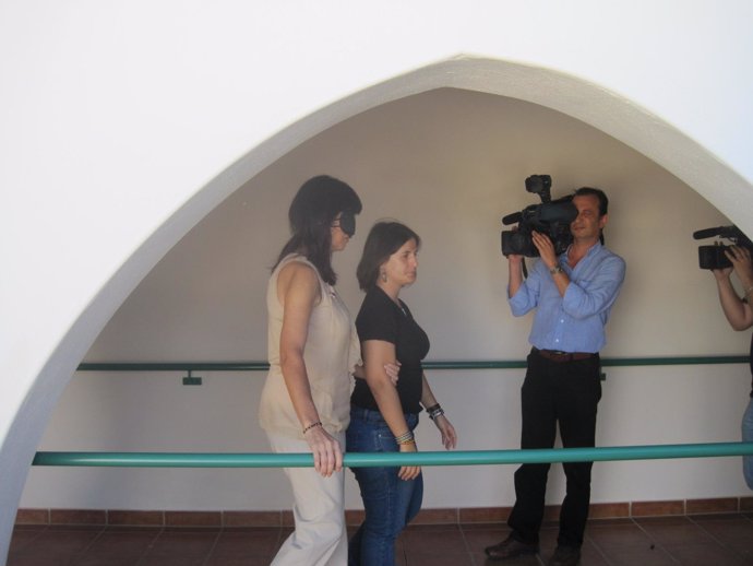 La consejera para la Igualdad, Micaela Navarro, durante una simulación en el Cen