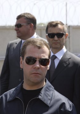 El presidente ruso Medvedev, con agentes del servicio secreto