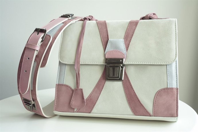 Ion Fiz Diseña Un Bolso Inspirado En Carmen Lomana