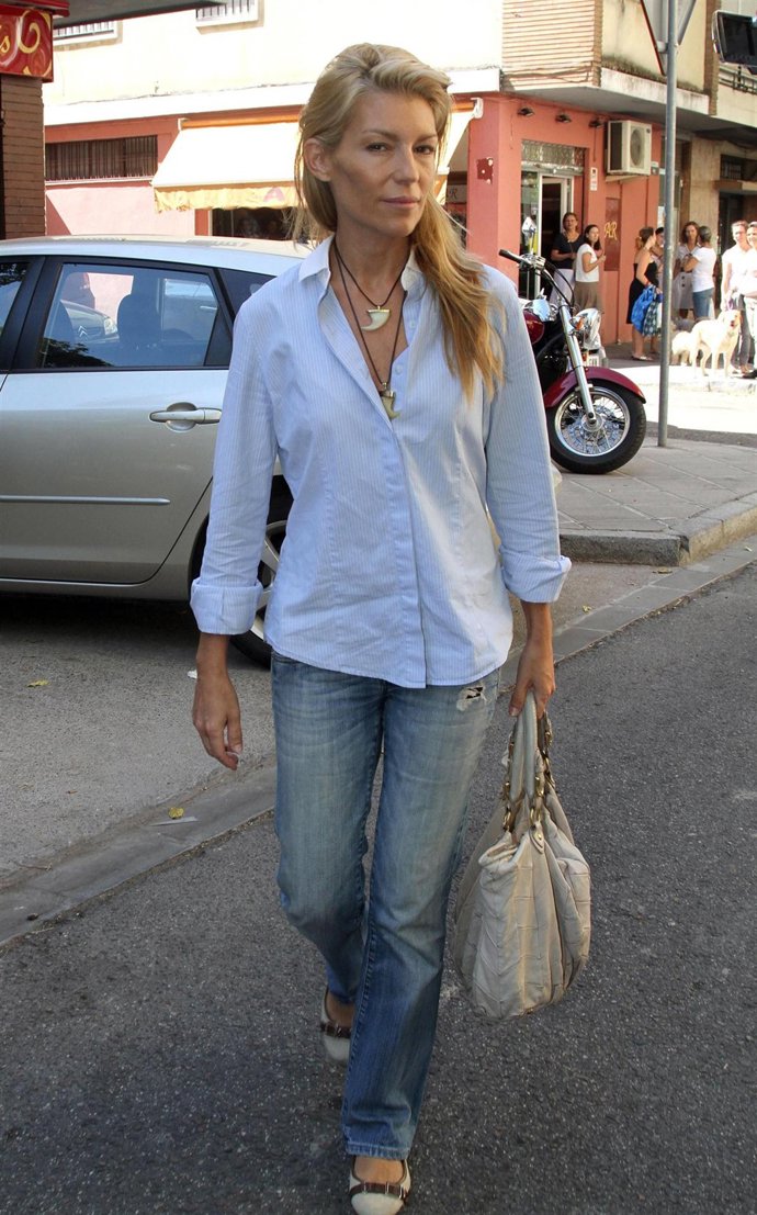 Patricia Rato sale de la peluquería 