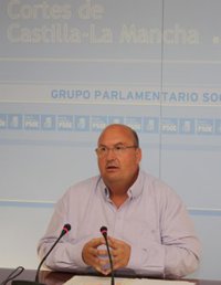 El PSOE ve "una auténtica majadería" que el PP vea "injerencia" de la Junta en una consulta de los administradores
