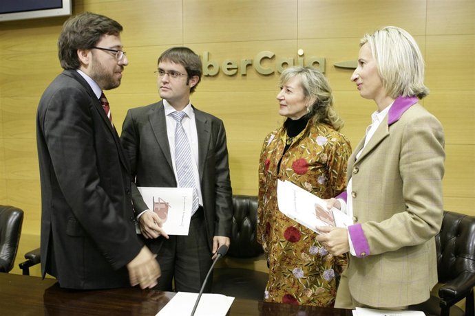 Autores del estudio en la presentación en Ibercaja