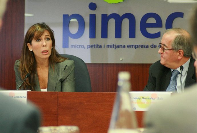 Alicia Sánchez-Camacho y Josep González en la sede de Pimec