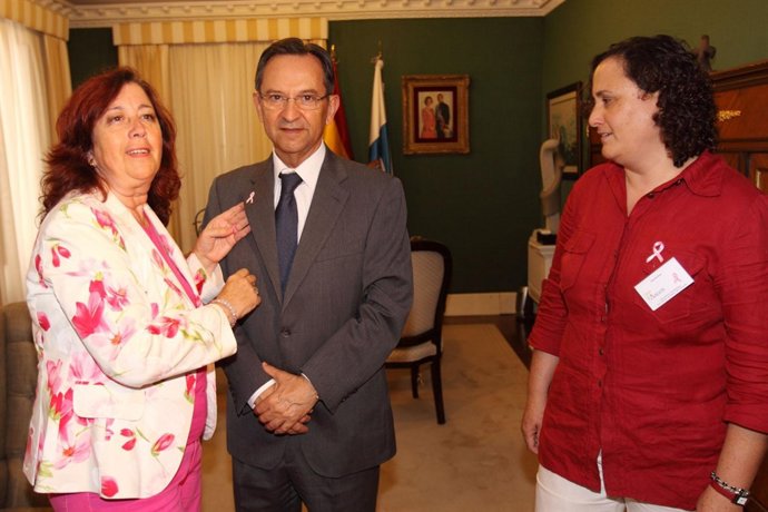 El presidente del Parlamento, Antonio Castro, y con motivo del Día Mundial contr