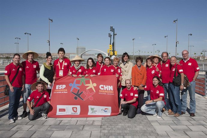 Grupo de voluntarios a su llegada a Zaragoza