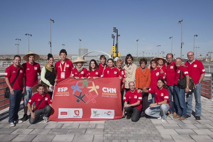 Grupo de voluntarios a su llegada a Zaragoza