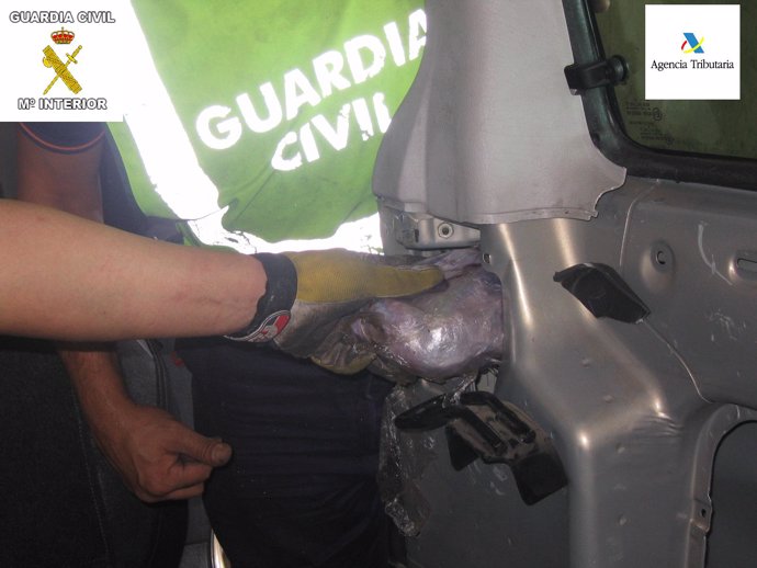 Detenidas En Melilla Ocho Personas Con 240 Kilos De Hachís Y 243 Pastillas Psico