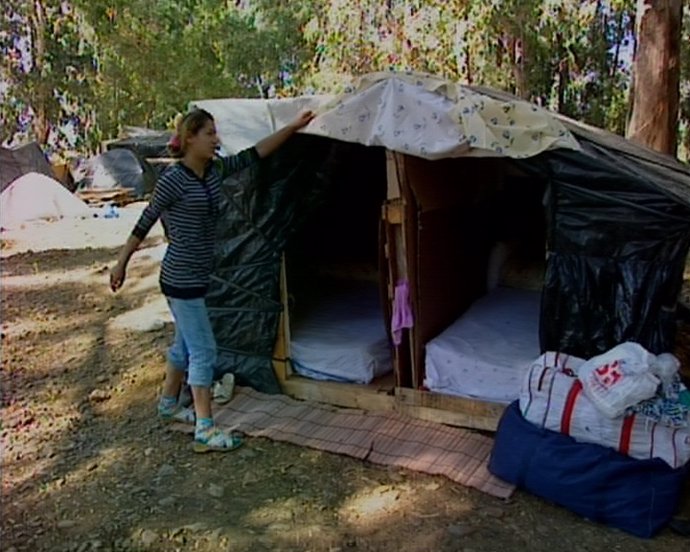 Doscientos temporeros rumanos que recogen la aceituna acampan en los alrededores