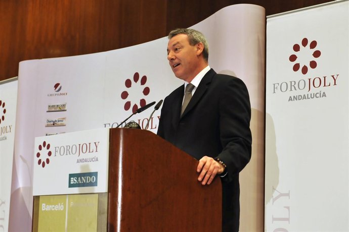 El consejero de Educación, Francisco Álvarez de la Chica, en el Foro Joly