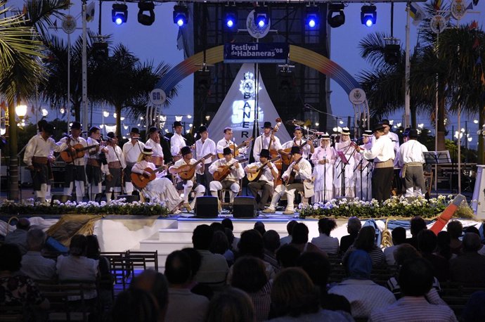 El grupo folclórico Paiba.