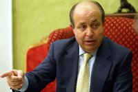 Alcalde no cree que la marcha de Aguilar vaya a afectar al Metro pero insiste en su retraso