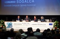 Feijóo avisa de que el sistema sanitario público necesita "poner sus cuentas en orden" y pagar "en plazo" sus facturas