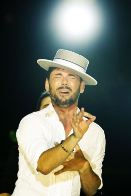 Miguel Poveda en la gala inaugural de la Bienal de Flamenco 2010