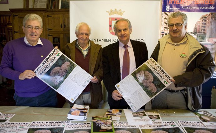 El alcalde y los organizadores de las jornadas