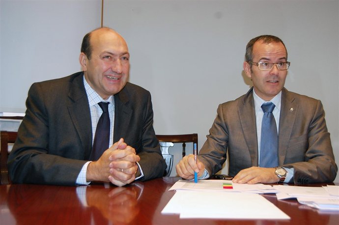 Foto De: O CONSELLEIRO DE EDUCACIÓN CONFIRMA EN OURENSE A APOSTA DOS ORZAMENTOS 