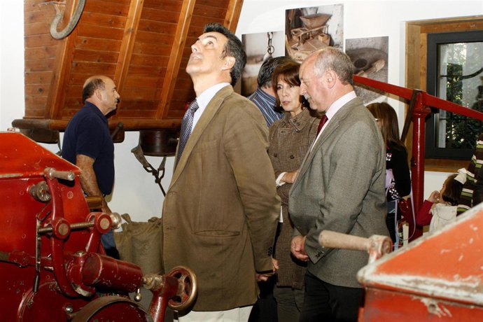 12:00El Ventorillo, Pesquera El consejero de Medio Ambiente, Francisco Martín,  