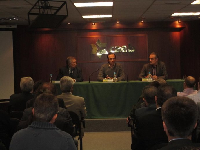 José Ramón Bauzá en la sede de la CAEB 