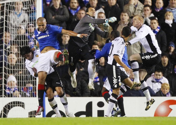 El Valencia sale vivo de Ibrox Park