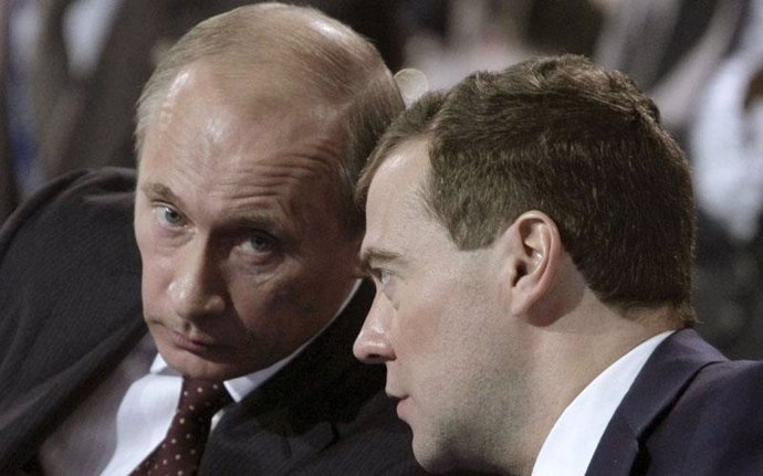 Putin y Medvedev conspirando