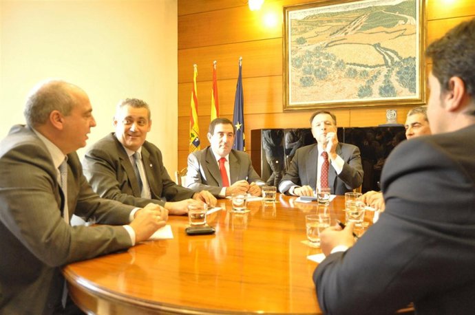 Iglesias con representantes de la plataforma