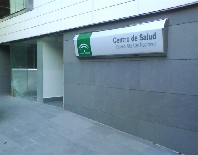 Fachada centro salud Cisne Alto-Las Naciones en Sevilla