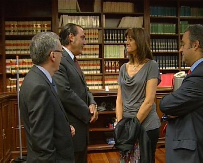 Idoia Mendia se reune con la Asociación profesional de la magistratura R