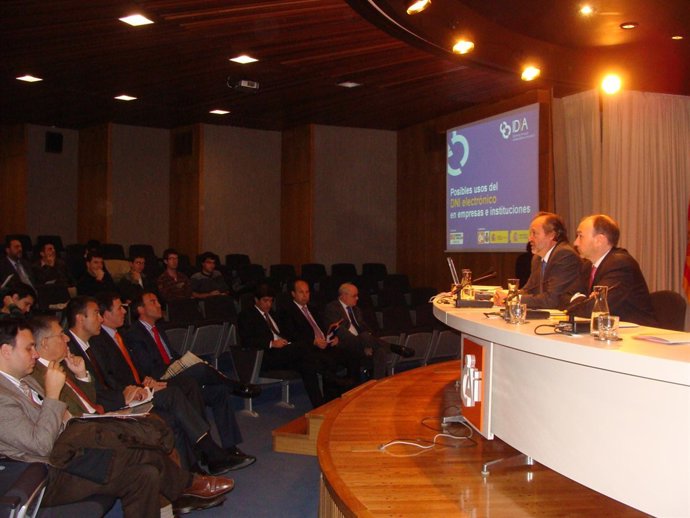 Jornada sobre los usos del DNI electrónicos en empresas y organizaciones.