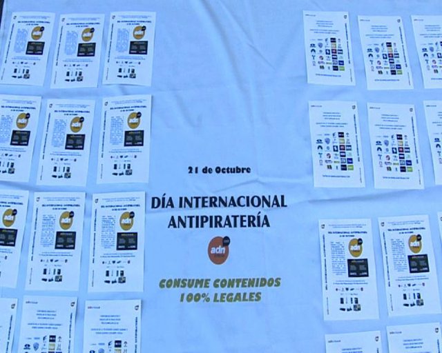 Los top manta de Madrid dejan de trabajar por un día