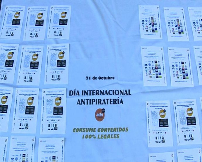 Los top manta de Madrid dejan de trabajar durante el Día Internacional Antipirat