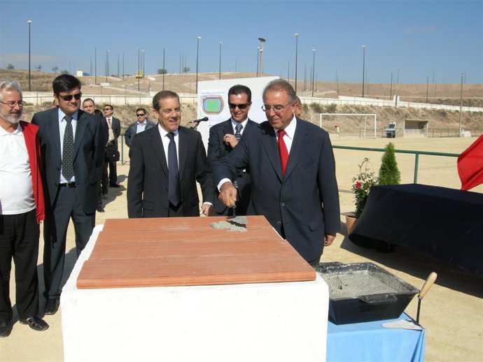 El secretario general de la Delegación  del Gobierno y el alcalde de Alcantarill