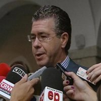 Granados dice a Menéndez que se querellará si mantiene fuera de sede parlamentaria que la Comunidad financió a PP