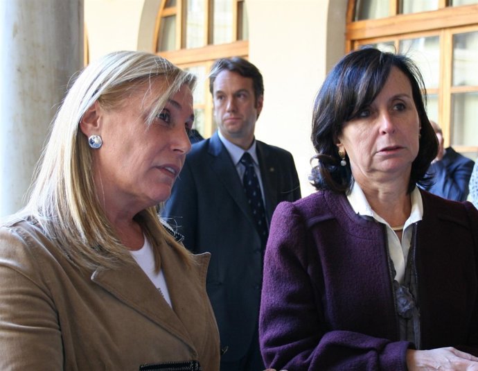 María Emilia Casas y la portavoz del Gobierno regional, María Pedro Reverte