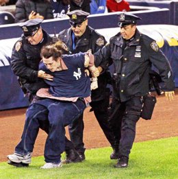 Grim LeRogue es detenido al intentar agredir a Alex Rodríguez