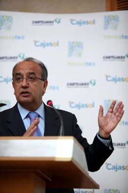 Conferencia del rector de la UNIA, Juan Manuel Suárez Japón, en el Foro Innovate