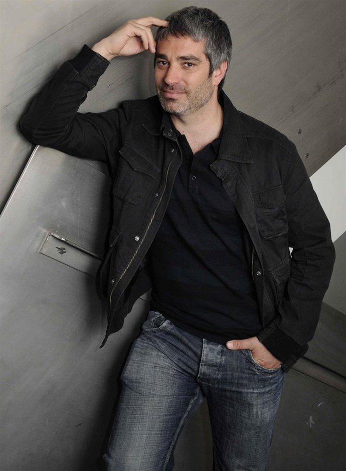 Posado del actor Adriá Collado 