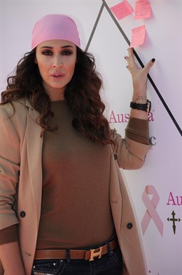 Posado de Vicky Martín Berrocal, contra el cáncer de mama 