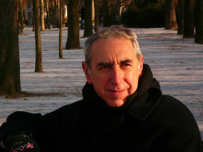 El escritor Eliacer Cansino