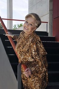 Lola Herrera: "Me habéis hecho muy feliz" con la entrega del XIV Premio Nacional de Teatro 'Pepe Isbert'