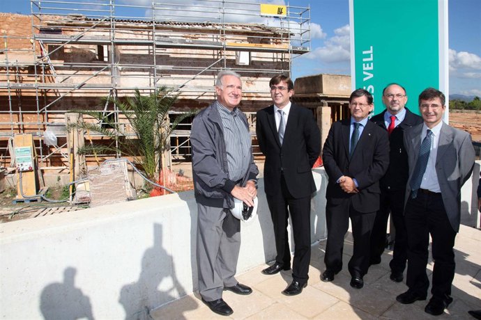 Francesc Antich visitando los restos arqueológicos 