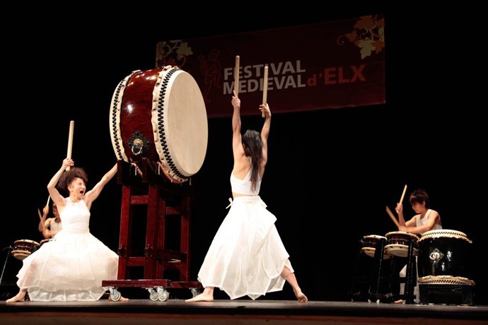 El grupo japoné Hono-O-Diako durante el ensayo de su espectáculo en el Gran Teat