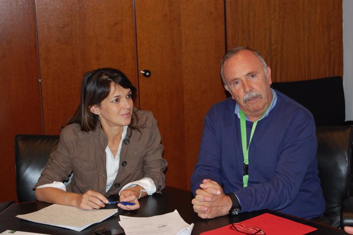 Rosa Ríos y José Ramón Orihuela, durante la reunión sobre la enfermedad de Parki