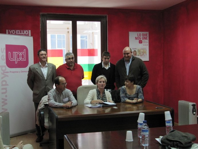 Candidatos y mesa electoral de las Primarias de UPyD