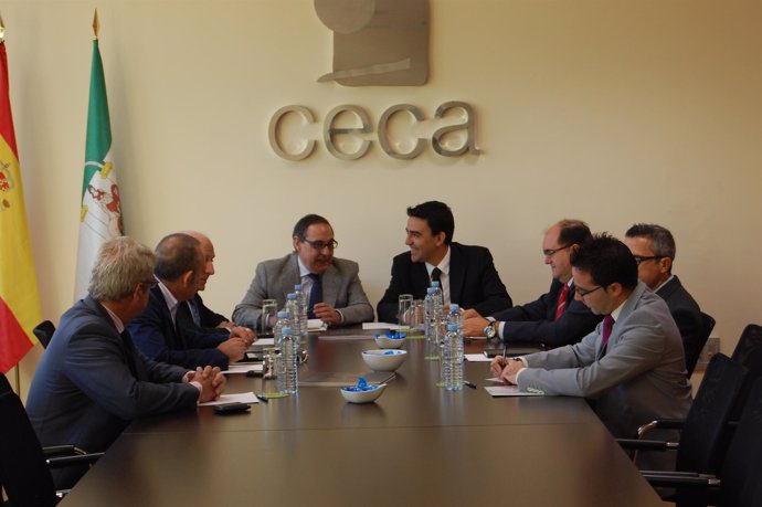 Mario Jiménez, durante su encuentro con miembros de la CECA
