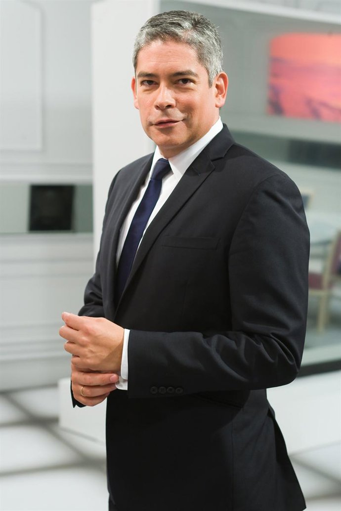 'Humanos Y Divinos', El Nuevo Programa De Entrevistas De Boris Izaguirre