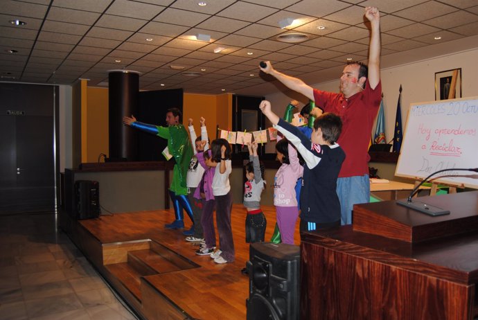 Teatro escolar para promover el reciclaje entre los más jóvenes en San Javier