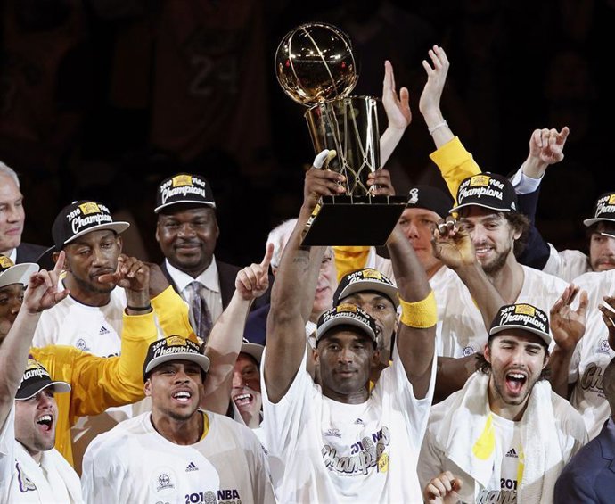 Pau Gasol, Kobe Bryant y los Lakers, campeones
