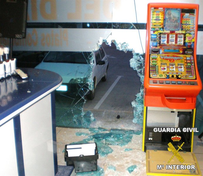 Nota De Prensa De La Guardia Civil (Detenidos Por La Guardia Civil Tres "Butrone