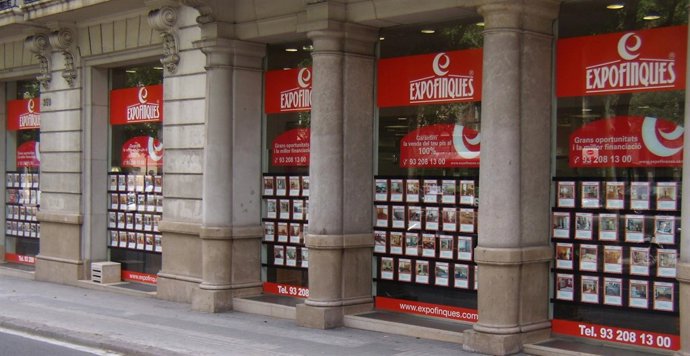 Escaparate de la sede de Expofincas